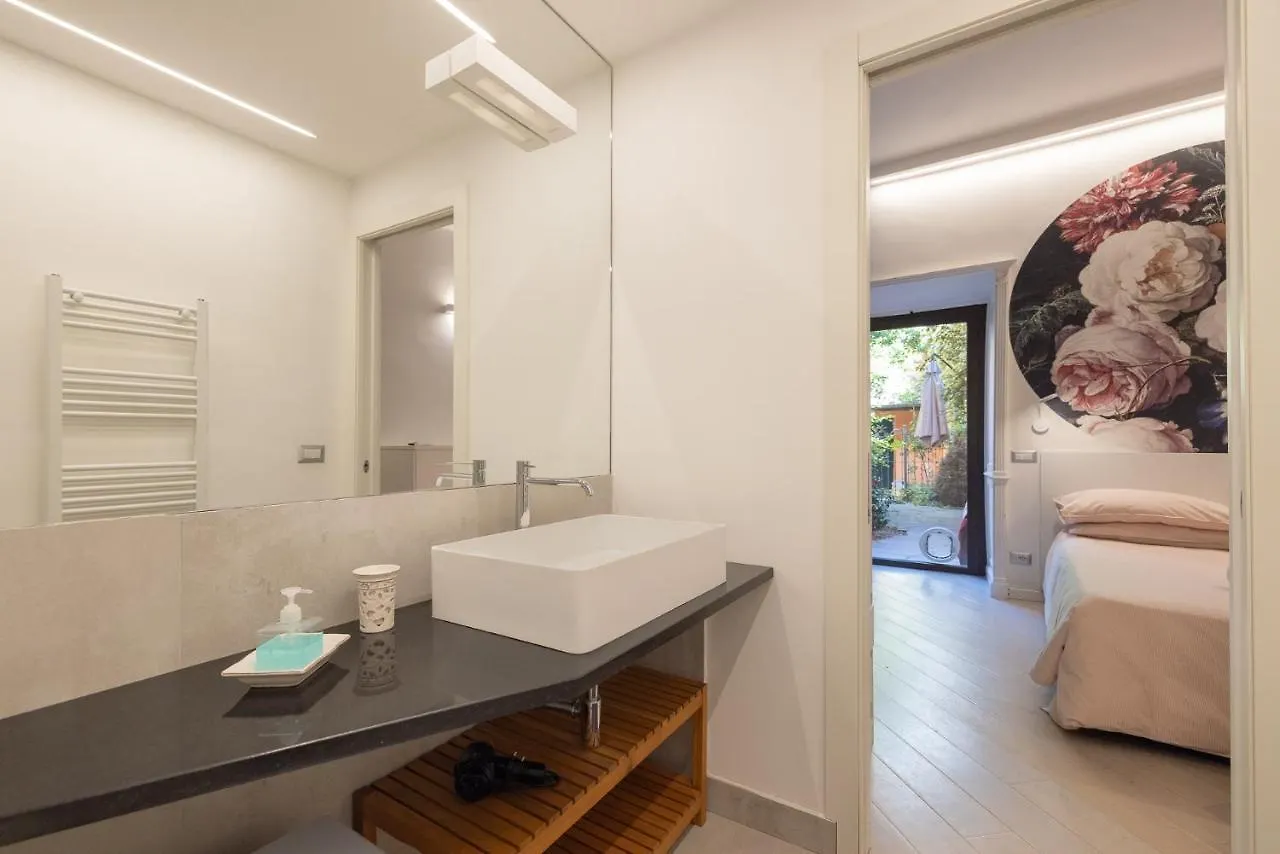 Rione Monti Studio Apt With Private Garden Rome Italy