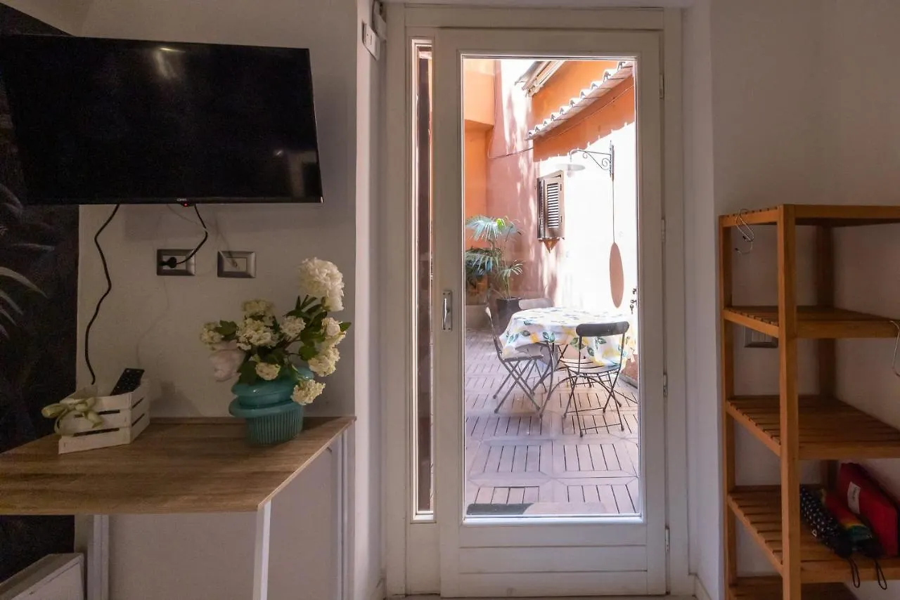 Rione Monti Studio Apt With Private Garden contacts