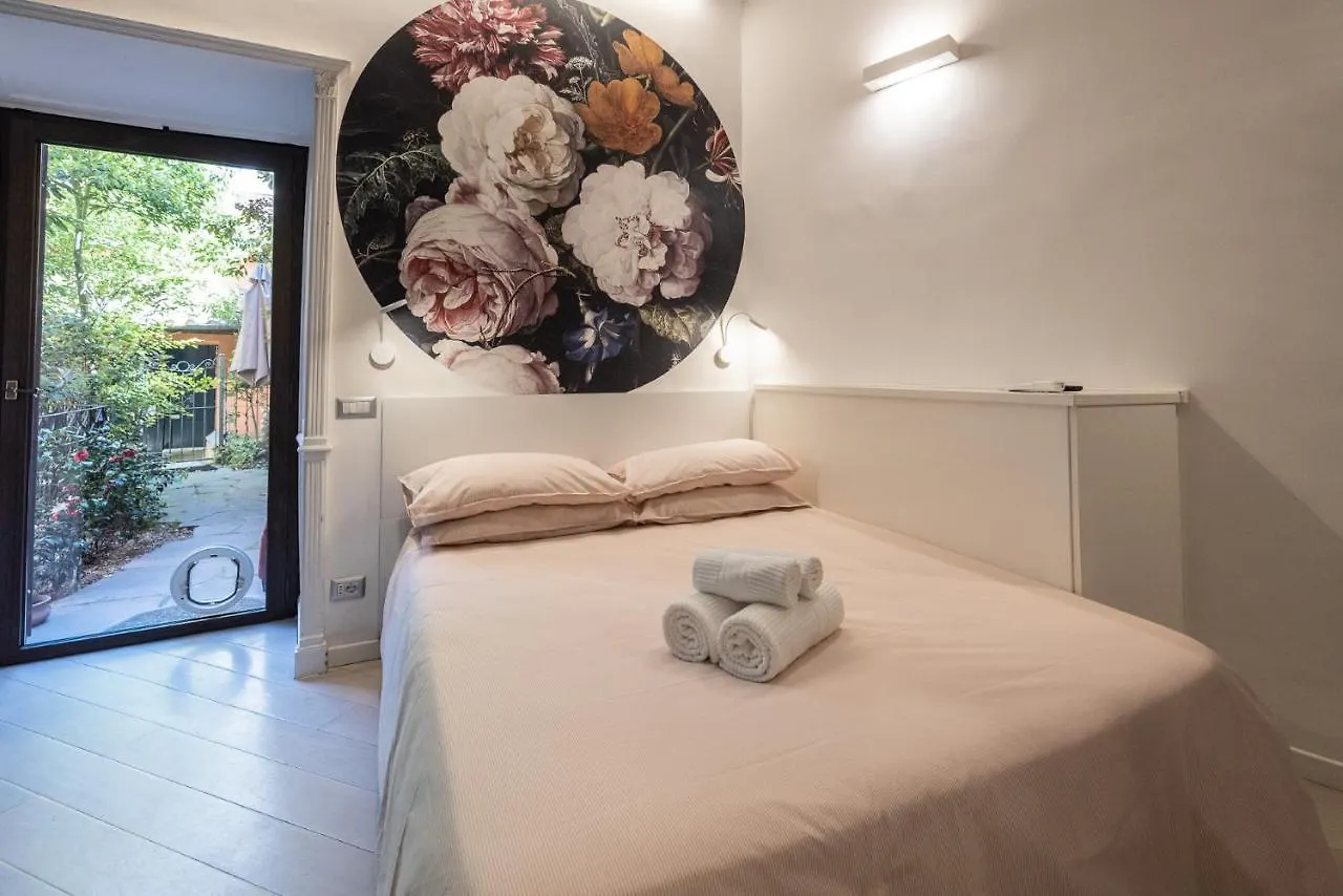 Rione Monti Studio Apt With Private Garden Rome Italy